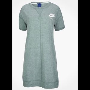 NWT Nike women’s short sleeve gym dress